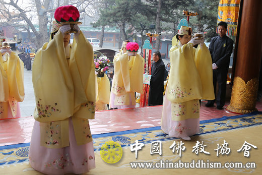 中韩两国佛教界茶道交流表演在北京灵光寺举行